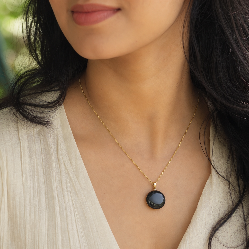 Agate woman wearing gemstone pendant