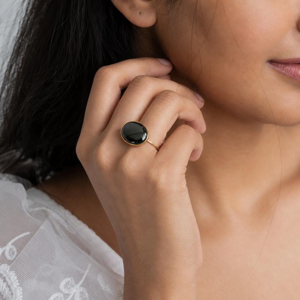 Agate woman wearing gemstone ring